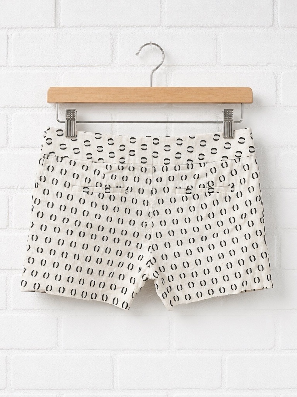 LOFT Riviera Textured Clip Dot Chino Shorts White Black Size 8 - Picture 2 of 7
